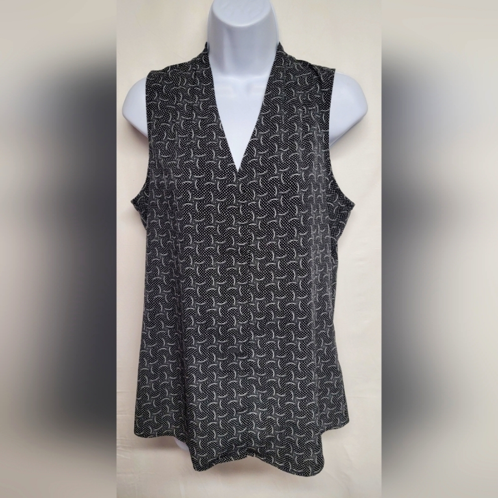 Van Heusen Studio S Sleeveless Flowy Top V Neck Excellent Condition